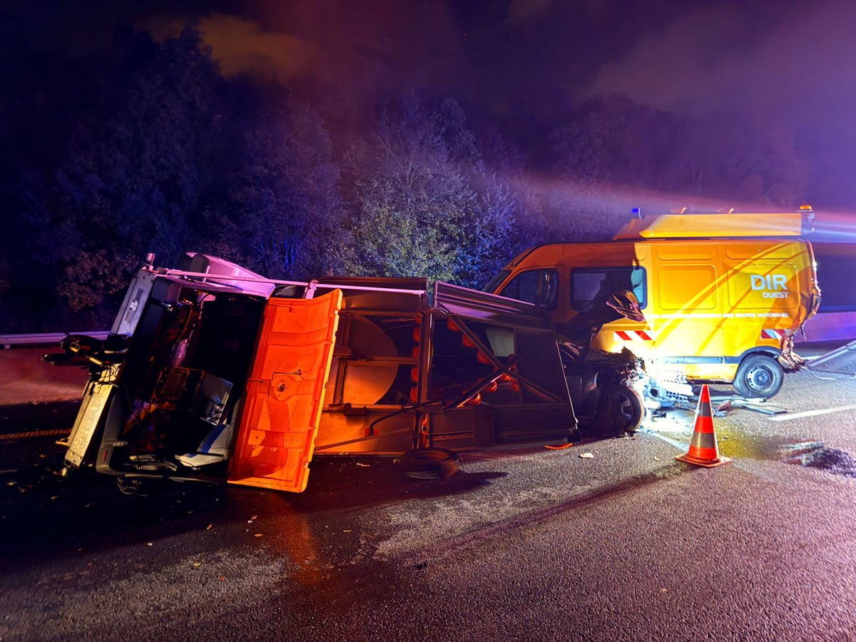 🚨 18ème #accident
Cette nuit, un fourgon et une flèche lumineuse ont été percutés sur la rocade de #Rennes, dans le cadre d'un chantier de nuit.
Par chance, aucun agent blessé.

🛑Quand est-ce que ça va s’arrêter ?!
 
Respectons le #CorridorDeSécurité 🚧