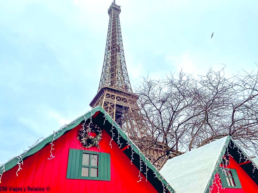 Los Mercadillos de Navidad de #París son pura magia: este es el recorrido que te proponemos entre vino caliente, crepes, artesanías y dulces 🌟🇫🇷🎄. ¿Cuál es tu favorito? Descúbrelos aquí 👉 omviajesyrelatos.com/los-mejores-me… <a href="/MadridTB/">Madrid TB</a>
