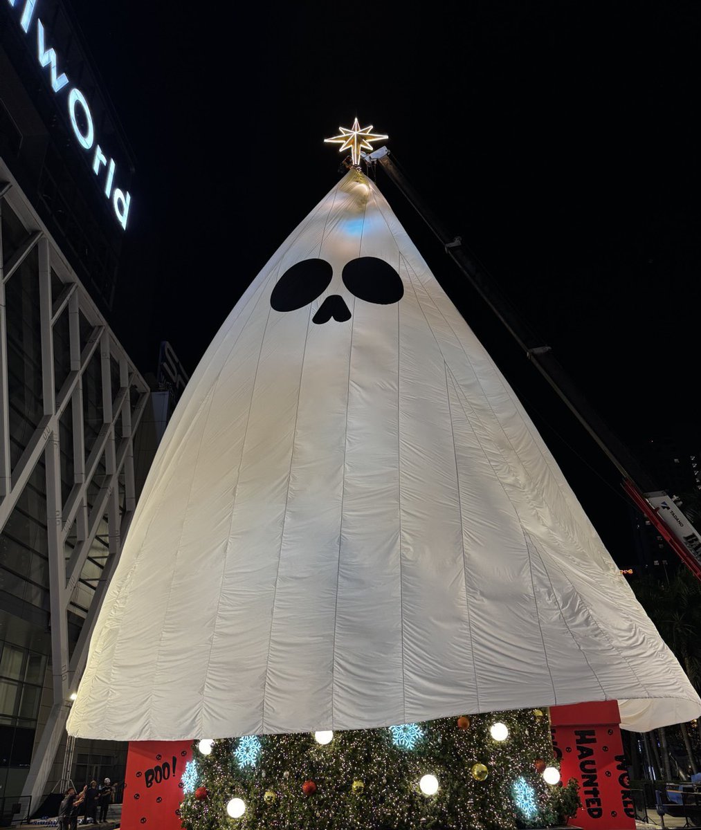 joe_black317's tweet image. #เซ็นทรัลเวิลด์ เปิดตัว #SpookyBoo #ผียักษ์สุดคิ้วท์ แลนด์มาร์ก #ฮาโลวีน ที่ใหญ่ที่สุดใน Southeast Asia
เซ็นทรัลเวิลด์ เฟสทีฟไลฟ์สไตล์แลนด์มาร์กระดับโลก สร้างปรากฏการณ์เรียกเสียงฮือฮาเป็นไวรัลไปทั่วทุกฟีดโซเชียลอีกครั้ง กับการฉลองเทศกาลฮาโลวีนด้วยอีเวนต์สุดครีเอทีฟ…