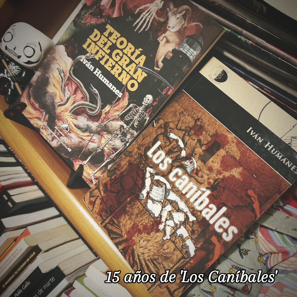 ivanhumanes's tweet photo. 🩸15 años de 'Los Caníbales'🩸
En 2011, el libro de relatos 'Los Caníbales' salió a cazar, dejando un rastro de piernas y brazos por el camino.
Hoy celebro a los lectores que se atrevieron a morder.
#TerrorLiterario #LosCanibales #TeoriaDelGranInfierno #LiteraturaOscura https://t.co/9v1PyF0foD