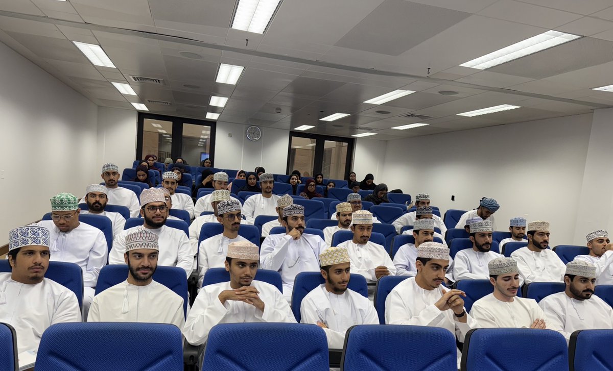 squceps_info's tweet photo. نفذت #كلية_الاقتصاد_والعلوم_السياسية بالتعاون مع وحدة الاتصال التجاري يوم أمس ورشة بعنوان (حكايتك المهنية: كيف تُقدّم نفسك في المقابلات) نظمتها الدكتورة دلال الخاطري وقدم��ها الفاضلة/ أماني الجلبوبي -رئيسة قسم التوعية والتوجيه المهني في مركز التوجيه المهني. تعتبر هذه الورشة مبادرة تهدف إلى إثراء دورة الخطابة العامة وتعزيز مهارات التواصل المهني لدى الطلاب والإستعداد لمقابلات العمل. 

The Business Communication Unit at the #College_of_Economics_and_Political_Science held a workshop yesterday , titled "Your Professional Narrative: How to Introduce Yourself in Interviews". The workshop was organized by Dr. Dalal Al Khatri and presented by Ms. Amani Al Jalboobi, Head of the Career Awareness and Guidance Department at the Career Guidance Center. This workshop is an initiative aimed at enriching the public speaking course, enhancing students' professional communication skills, and preparing them for job interviews.