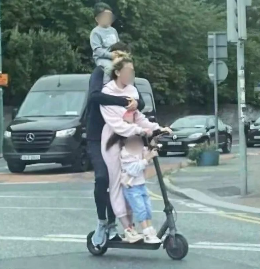 x80868088's tweet image. 📍이 와중에 가족이 함께하는 킥보드
아... 제발....;;; 그러지마여.