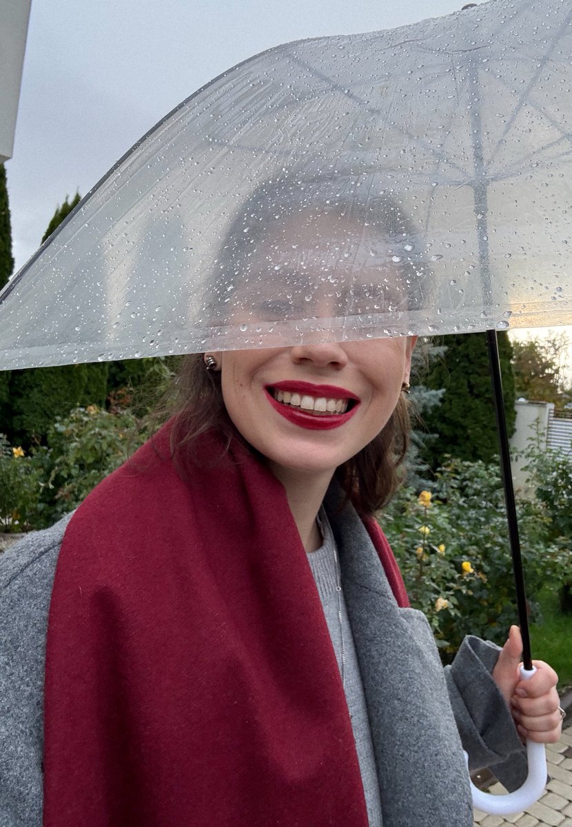 Посміхнулись, зарядились енергією бога Ра/вітаміном D або мурчанням кота/кавою, закинули ранковий 🍩 та пішли жити жеття 

Обняла, цьомнула в щічку, якщо ви мене послухали💋