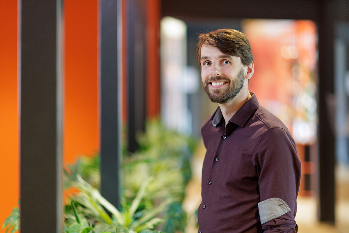 PHIX_Photonics's tweet image. Meet project manager David van Duinen and be inspired by this key player within our team at PHIX! He talks about #companyculture, his US connection, and living with a butler 🐶.

➤ Dive into the full story: phix.com/in-the-spotlig…

#photonics #peoplematter #embracediversity