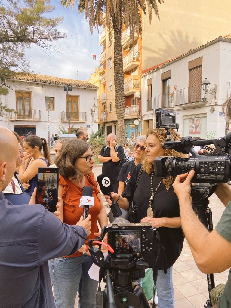 AlertaSolidaria's tweet image. 💥 Contra la violència policial!
🎙️ Desmentim amb testimonis la versió oficial que minimitza la dura repressió patida en la mobilització per Palestina del 15O 🇵🇸

💥 Imatges de la roda de premsa d&apos;ahir, en València. Vídeo feta per @diarilaveucat

x.com/diarilaveucat/…