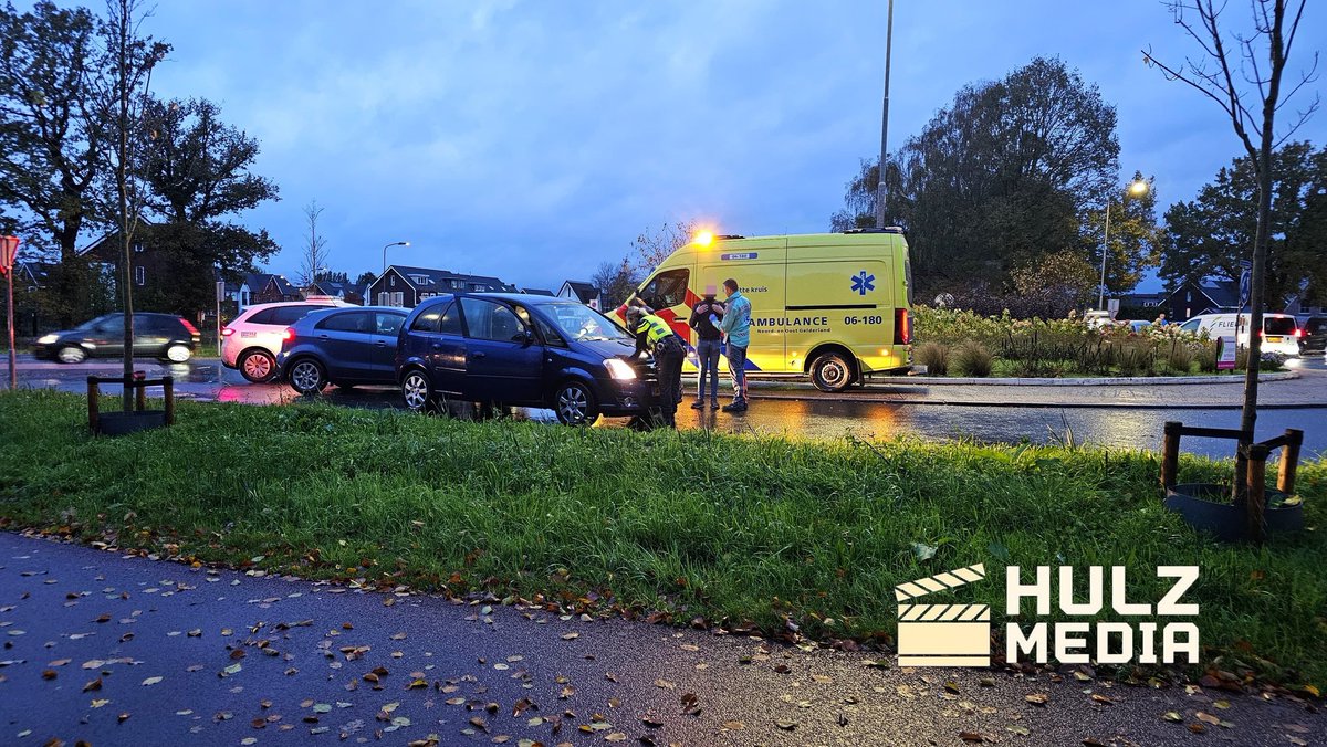 Automobilist wordt onwel en botst op voorganger in Nunspeet