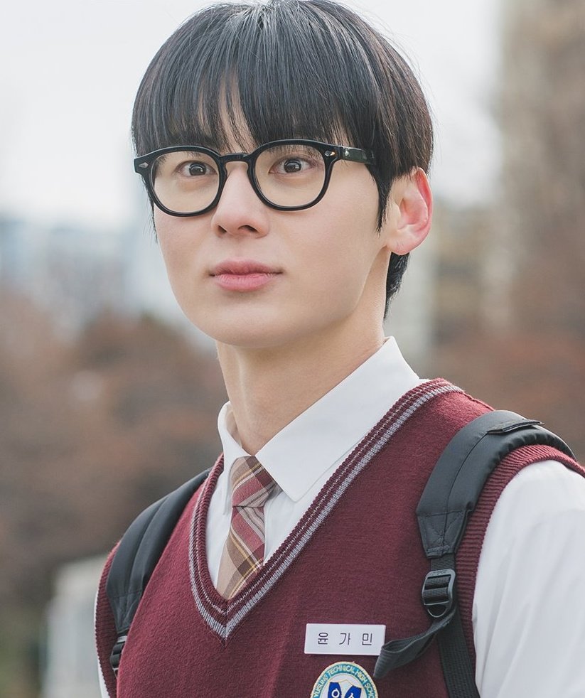 #HwangMinHyun is reportedly set to reprise his role in Study Group Season 2. The actor will be discharged from his mandatory military service on December 20th, with filming scheduled to begin in the first half of 2026.

#HallyuForums #KDrama #StudyGroup2