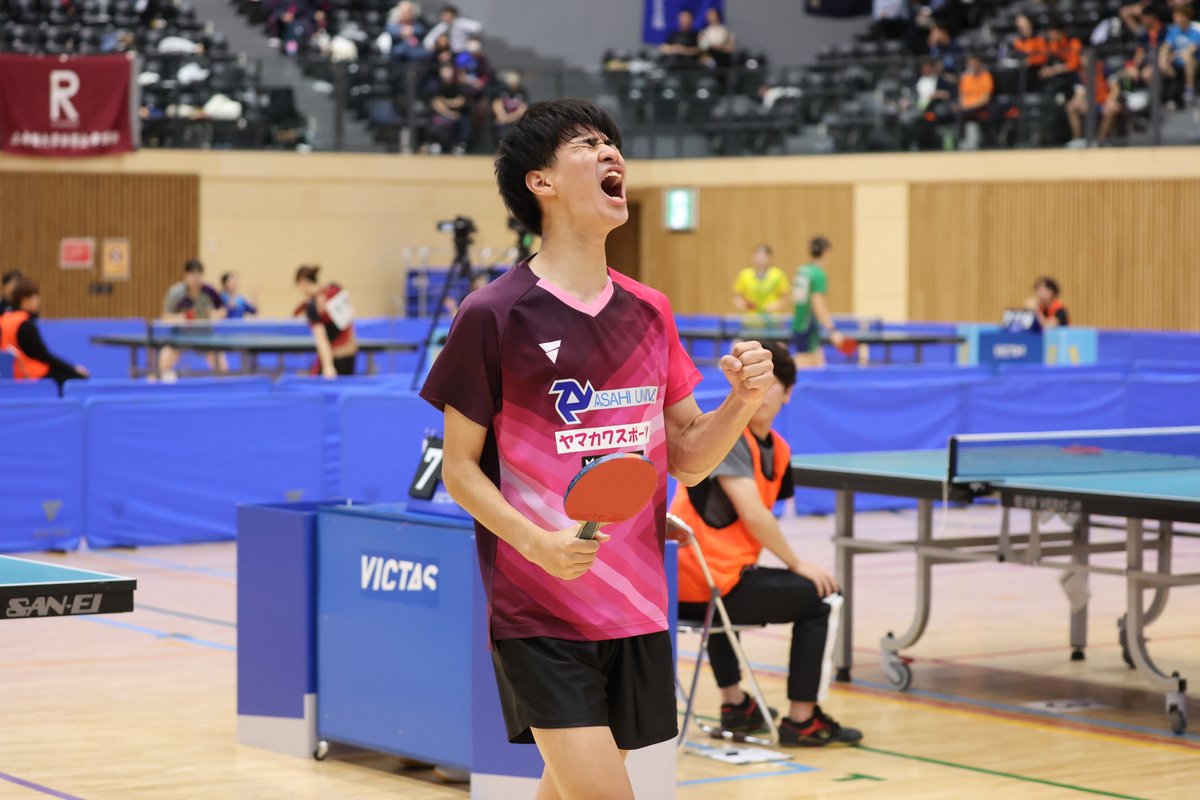 Rallys_pingpong's tweet image. #全日学2025　男子シングルス2回戦

岡野俊介（朝日大） 3-1 安藤実慶（駒澤大）

第2シードの岡野俊介は1ゲーム目を落とすも、安定感を見せて勝利！
“ペン粒の星”安藤実慶は大物食いならず…！