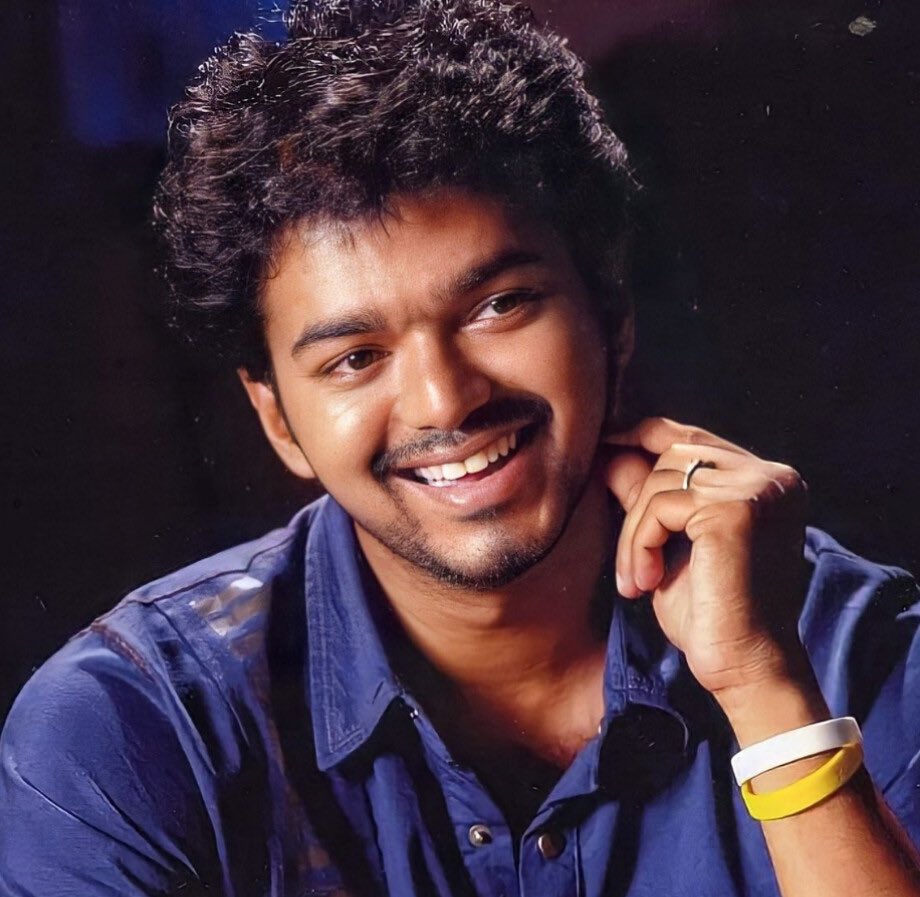 officialtharunn's tweet image. எதுமே வேண்டாம்!! ஒரு இரண்டு வருஷம் ஓய்வு எடுங்க. திரும்ப சினிமாக்கு வாங்க. ஊர் தப்பா பேசும். சுறா படம் அப்பயும் ஊர் தப்பாதான் பேசுச்சு அப்போ உங்களுக்காக உங்களோட இருந்த உண்மையான ரசிகனுக்காக வாங்க. ஊர யாரு வேணாலும் பாத்துக்கலாம் ஆன எங்களுக்கு நீ வேணும் @actorvijay Love you❤️
