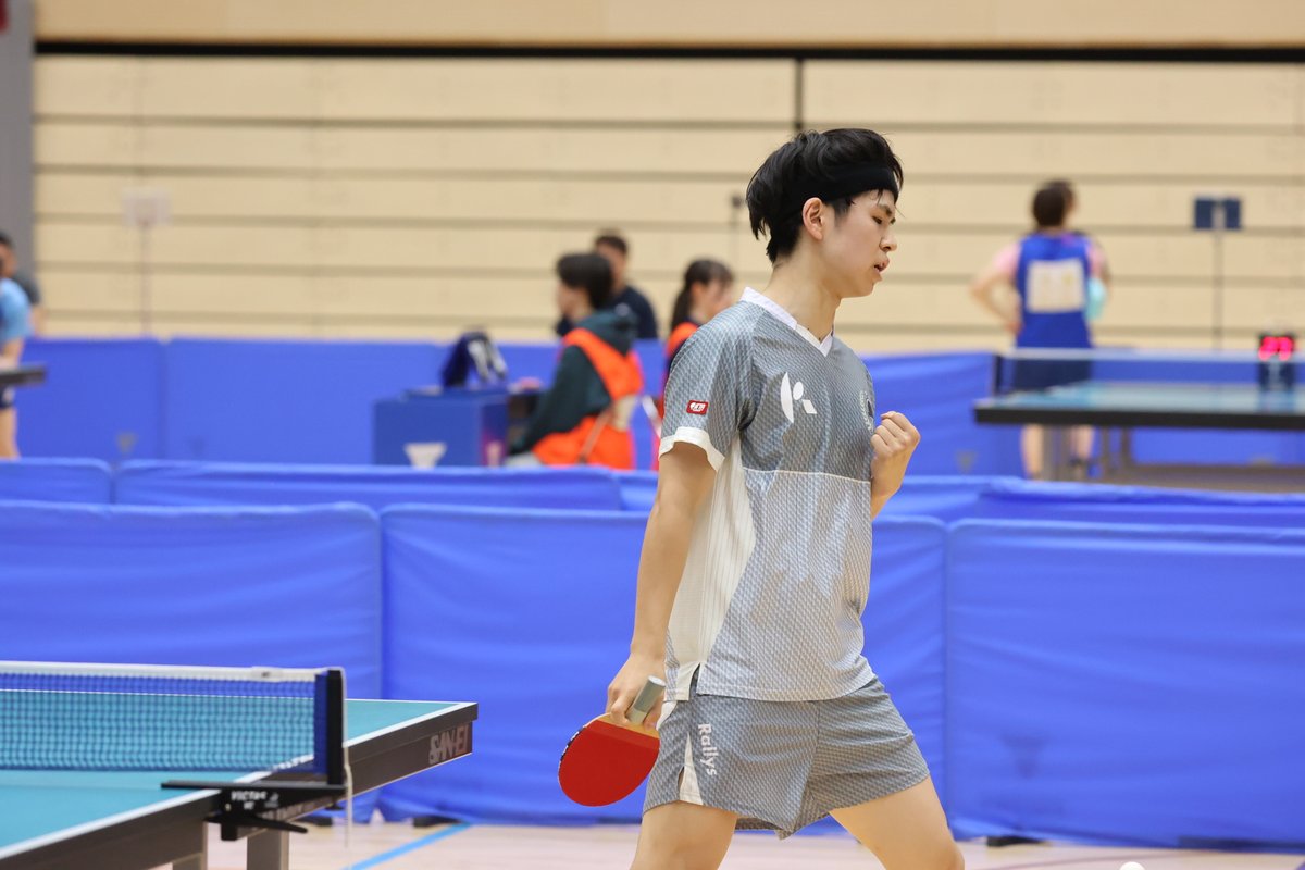 Rallys_pingpong's tweet image. #全日学2025　男子シングルス2回戦

岡野俊介（朝日大） 3-1 安藤実慶（駒澤大）

第2シードの岡野俊介は1ゲーム目を落とすも、安定感を見せて勝利！
“ペン粒の星”安藤実慶は大物食いならず…！