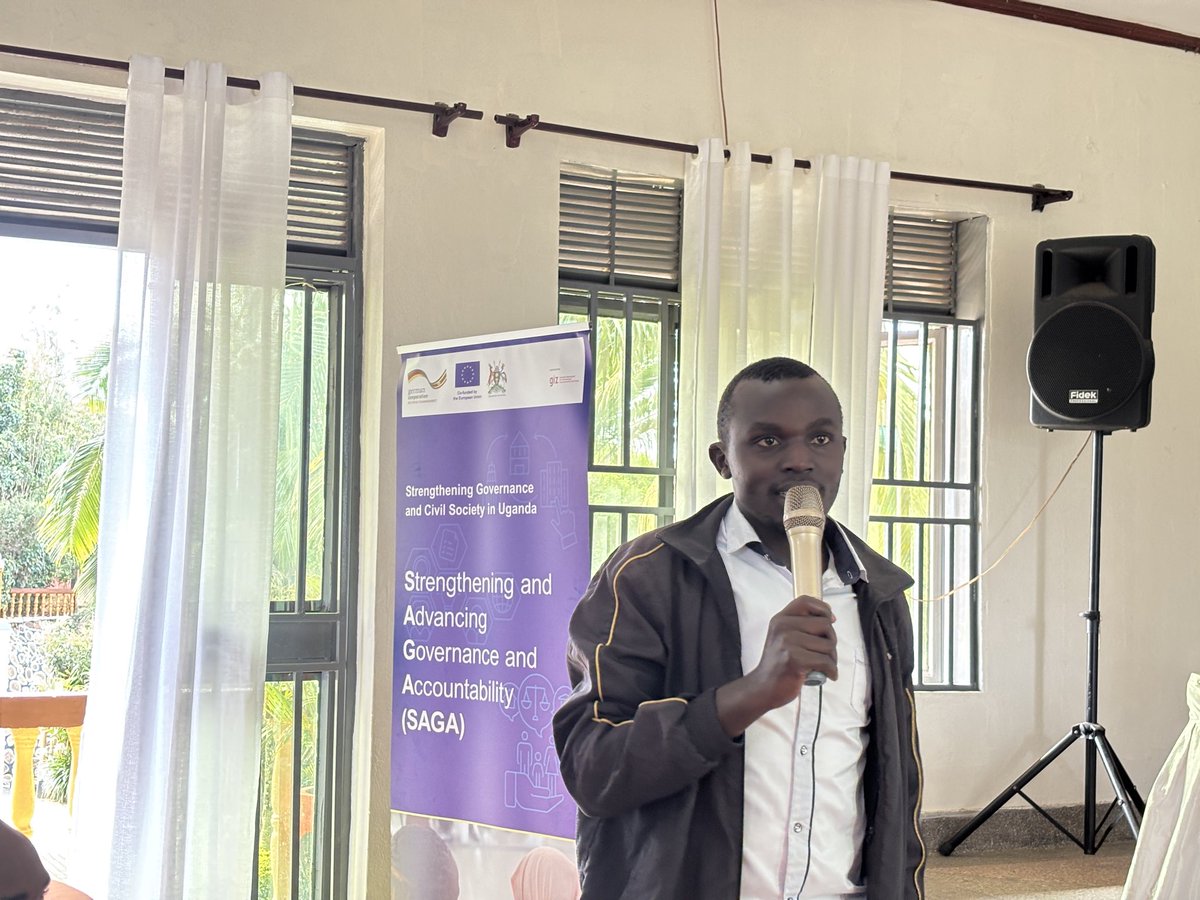 DaisyAgaba9's tweet photo. 📅 Day 3 kicks off with one of our enthusiastic contract monitors leading the recap session! 💪🏽✨
🫵Peer learning in action
💃strengthening teamwork and accountability in monitoring service delivery projects. 🗣️📋🌍#CMS
#Accountability #Transparency #WACSOF https://t.co/hmK41yMv07
