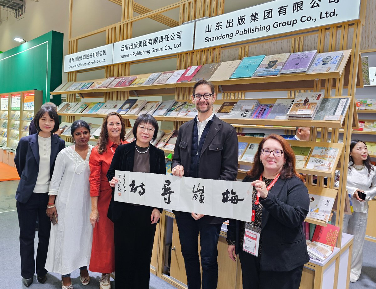 Fünf spannende Tage auf der Frankfurter Buchmesse! Tolle Gespräche, Buchpräsentationen &amp; die Begrüßung neuer Teammitglieder. Danke an alle, die dabei waren! #fbf25 #FBM2025 #Lesen #Reading #FrankfurterBuchmesse #OpenEBA #openaccess #PeterLangPublishingDACH