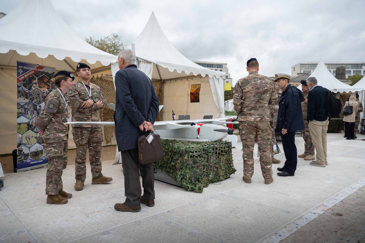 3e Division (@3division_terre) on Twitter photo 7 de nos régiments ont participé à la #PAT2025. Entre drones, radars, CAESAR, JAGUAR et GRIFFON, nos unités ont montré l’engagement, l’innovation et la cohésion de la 3e division. #Innovation #CapaciTerre <a href="/35eRAP_CDC/">Chef de corps 35eRAP</a> <a href="/Cdc_13eDBLE/">Chef de corps 13eDBLE</a> <a href="/40RA_Officiel/">40e Régiment d’Artillerie</a> <a href="/COM6BLB/">COMBRIG 6eBLB</a> <a href="/11eBP/">11e brigade parachutiste</a> <a href="/2brigadeblindee/">2e brigade blindée</a> 7 de nos régiments ont participé à la #PAT2025. Entre drones, radars, CAESAR, JAGUAR et GRIFFON, nos unités ont montré l’engagement, l’innovation et la cohésion de la 3e division. #Innovation #CapaciTerre <a href="/35eRAP_CDC/">Chef de corps 35eRAP</a> <a href="/Cdc_13eDBLE/">Chef de corps 13eDBLE</a> <a href="/40RA_Officiel/">40e Régiment d’Artillerie</a> <a href="/COM6BLB/">COMBRIG 6eBLB</a> <a href="/11eBP/">11e brigade parachutiste</a> <a href="/2brigadeblindee/">2e brigade blindée</a>