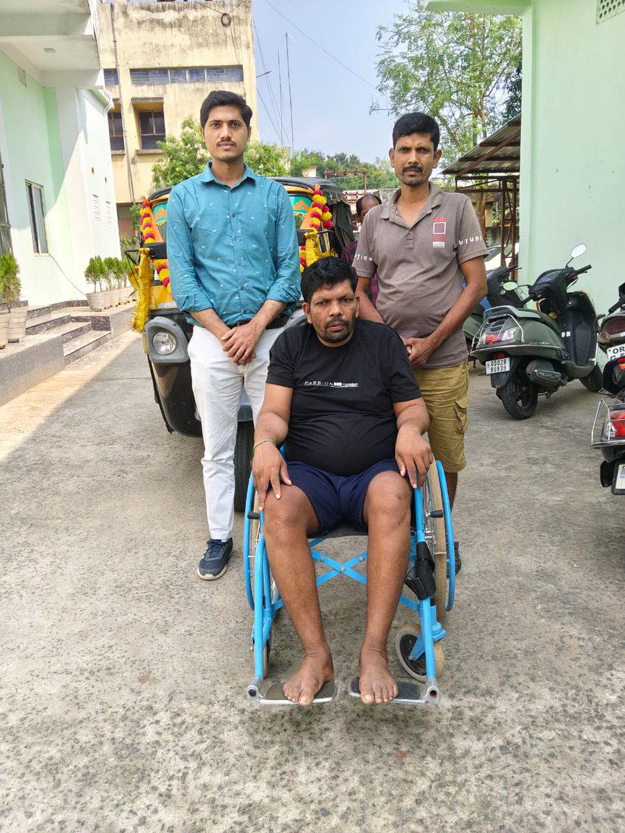 Distributed one wheel chair to Shri Sanjay Kumar Mohanty, S/o-Purna Chandra Mohanty, At-Kantabania,Gp-Balugaon  of Nayagarh block <a href="/CMO_Odisha/">CMO Odisha</a> <a href="/PRDeptOdisha/">Panchayati Raj and Drinking Water Department</a> <a href="/SSEPD2/">SSEPD</a> <a href="/NityanandaBJP/">Nityananda Gond</a> <a href="/AdmnNayagarh/">Collector & DM Nayagarh</a> <a href="/ZP_Nayagarh/">Zilla Parishad Nayagarh</a> <a href="/DssoNayagarh/">DSSO NAYAGARH</a>  #Wheelchair #AidsandAppliances #DisabilityEmpowerment