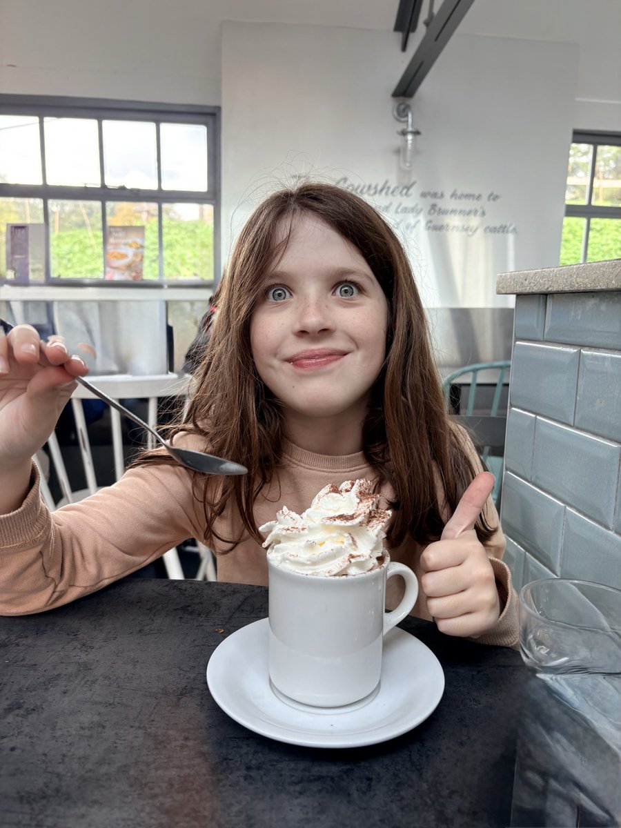 2 days of work whilst child 1 rested from being poorly, finally headed down to see my parents and got to enjoy some beautiful autumnal weather yesterday. Child 2 loves hot chocolate - photo just incase of any doubt 😂