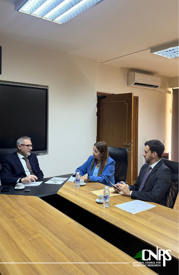 CNRS Lebanon (@cnrsl) on Twitter photo ✍🏼️The SG of CNRS-L <a href="/DrChadiAbdallah/">Chadi Abdallah</a> welcomed Prof. Rossana Valéria de Souza e Silva, Executive Director of the International Cooperation Group of Brazilian Universities. On this occasion, a MoU was officially signed to formalize the partnership between CNRS-L & <a href="/GcubBrasil/">GCUB - Brasil</a> ✍🏼️The SG of CNRS-L <a href="/DrChadiAbdallah/">Chadi Abdallah</a> welcomed Prof. Rossana Valéria de Souza e Silva, Executive Director of the International Cooperation Group of Brazilian Universities. On this occasion, a MoU was officially signed to formalize the partnership between CNRS-L & <a href="/GcubBrasil/">GCUB - Brasil</a>