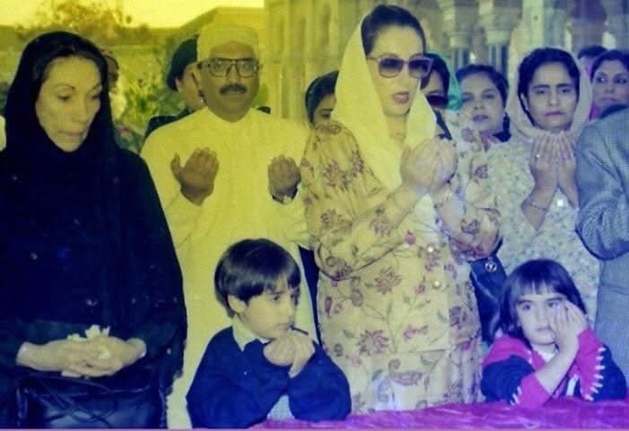 ADfarooqBhh's tweet image. 14th Death Anniversary of #MadarEJamhuriyat Begum Nusrat Bhutto Sahiba. She was not only the backbone of the Bhutto family but also a fearless political figure who stood firm against oppression, Even after losing her beloved husband and childrens. A mother of martyrs💔 #RIP