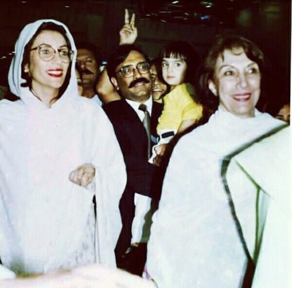 ADfarooqBhh's tweet image. 14th Death Anniversary of #MadarEJamhuriyat Begum Nusrat Bhutto Sahiba. She was not only the backbone of the Bhutto family but also a fearless political figure who stood firm against oppression, Even after losing her beloved husband and childrens. A mother of martyrs💔 #RIP