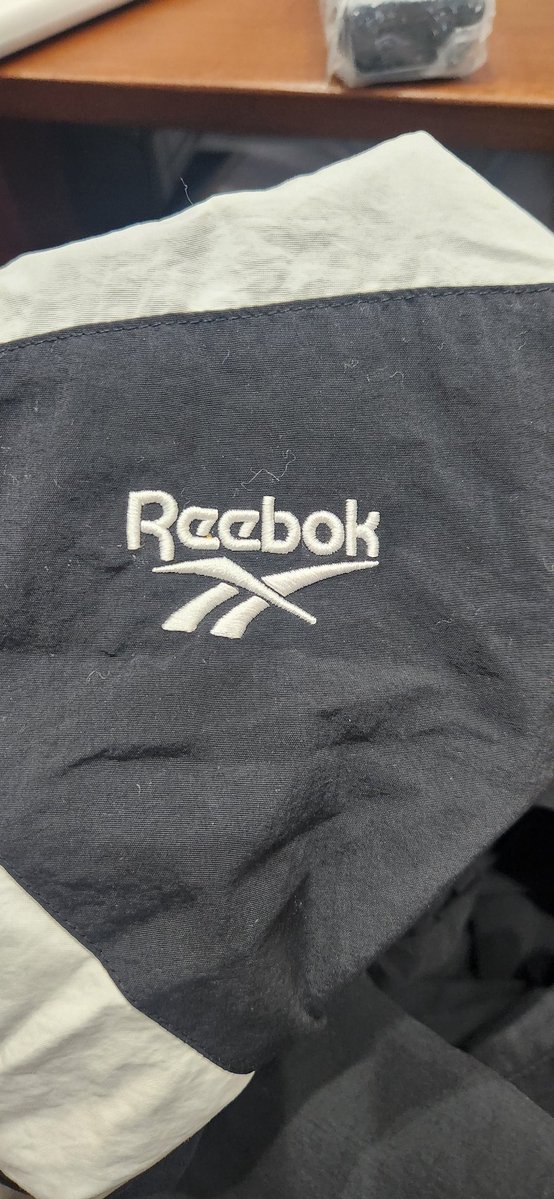 h_u_g_m_a_r_u_'s tweet image. え！？
Reebokって
adidasで作ってるの！？