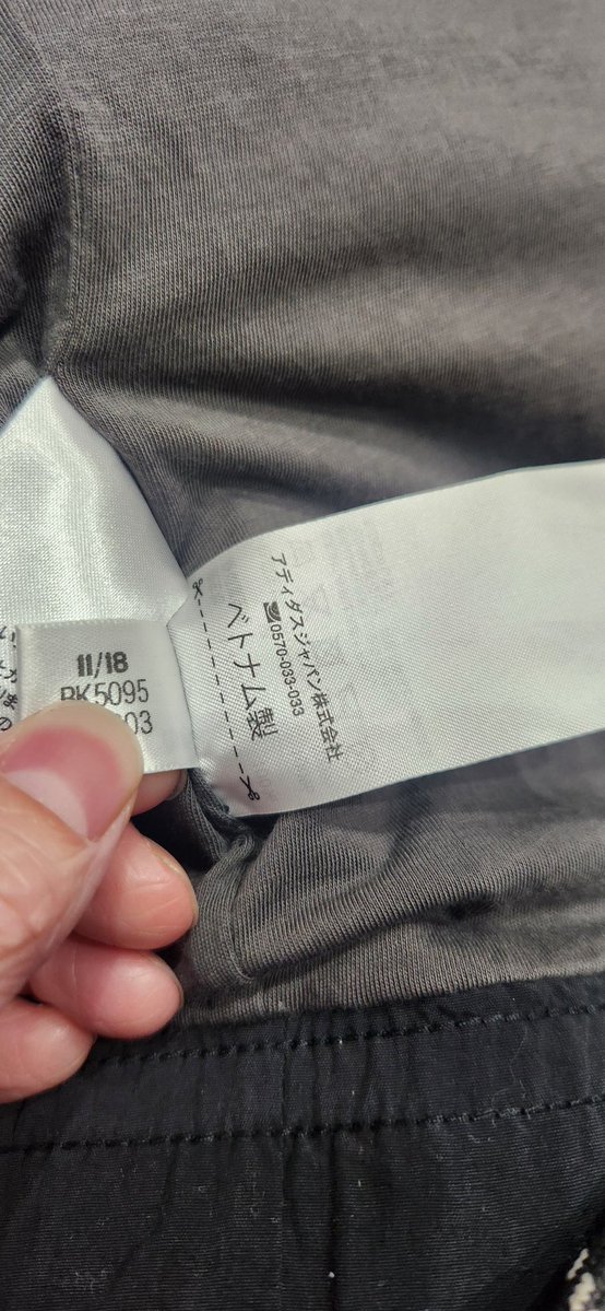 h_u_g_m_a_r_u_'s tweet image. え！？
Reebokって
adidasで作ってるの！？