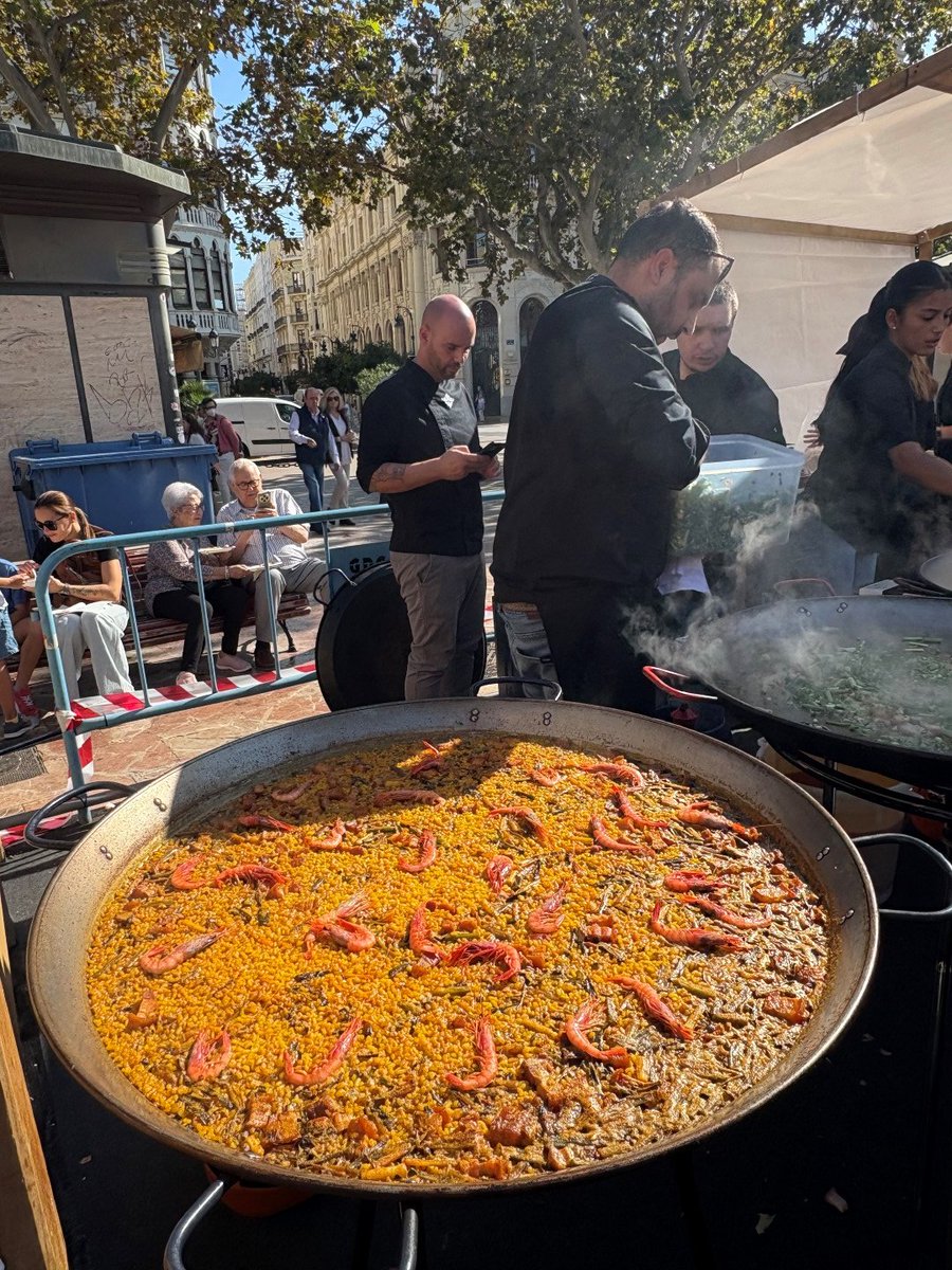 Visitamos en Siquem el TastArròs en la Plaza del Ayuntamiento de València. Un espacio donde tradición y tecnología se mezclan para contar la historia del arroz y la paella valenciana de forma muy original. ¡Y luego, cómo no… a probarla! 😋