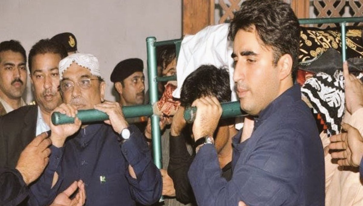 ADfarooqBhh's tweet image. Her sacrifices for this nation are etched in history with blood & pain. She stood beside her husband, Shaheed Zulfikar Ali Bhutto, in the face of tyranny & bore the unimaginable grief of losing her childrens. All for the cause of democracy and Pakistan’s future. #MadrEJamhuriyat