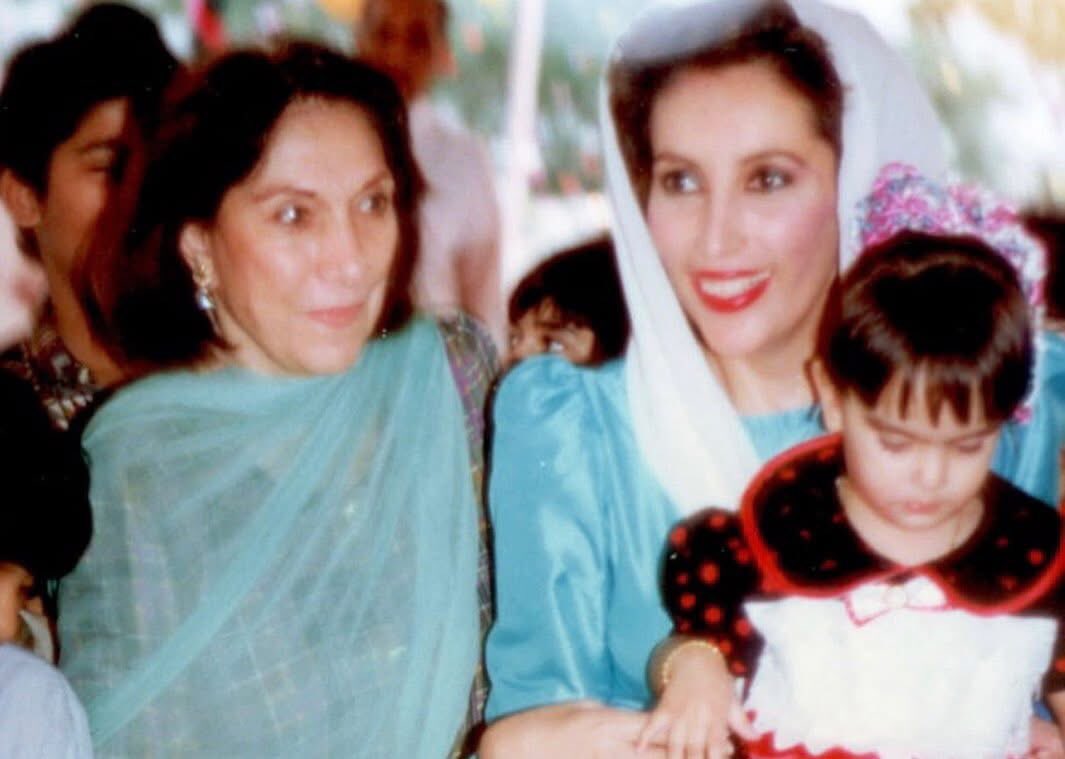 ADfarooqBhh's tweet image. Her sacrifices for this nation are etched in history with blood & pain. She stood beside her husband, Shaheed Zulfikar Ali Bhutto, in the face of tyranny & bore the unimaginable grief of losing her childrens. All for the cause of democracy and Pakistan’s future. #MadrEJamhuriyat