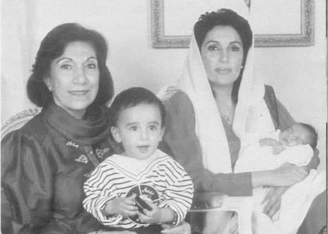 ADfarooqBhh's tweet image. Her sacrifices for this nation are etched in history with blood & pain. She stood beside her husband, Shaheed Zulfikar Ali Bhutto, in the face of tyranny & bore the unimaginable grief of losing her childrens. All for the cause of democracy and Pakistan’s future. #MadrEJamhuriyat
