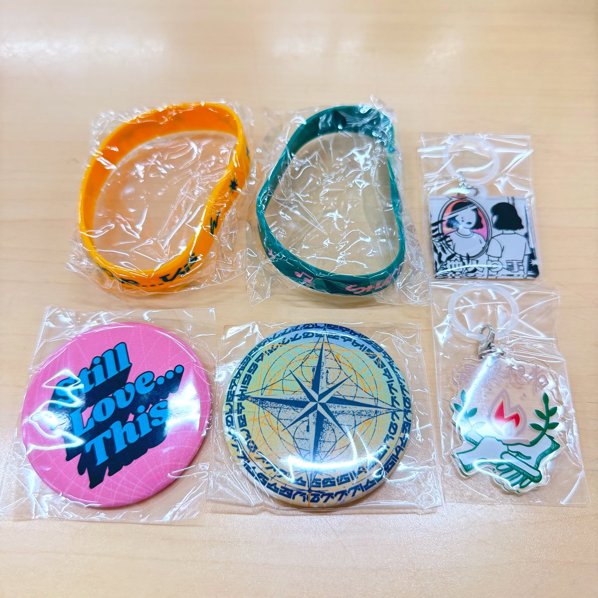 motoraymi's tweet photo. やっと、TaniくんのぬいGET🥹❤️‍🔥
そして、グッズ爆買いしてしもた🤣😂笑
ガチャも6回やってダブり無し☺️✌🏻
今日のLIVEで今年のLIVE納めなので体調に気をつけながら楽しみたいと思います💪🏻❤️‍🔥
#TaniYuuki_Stilllovethis https://t.co/vvfEYrgc4L