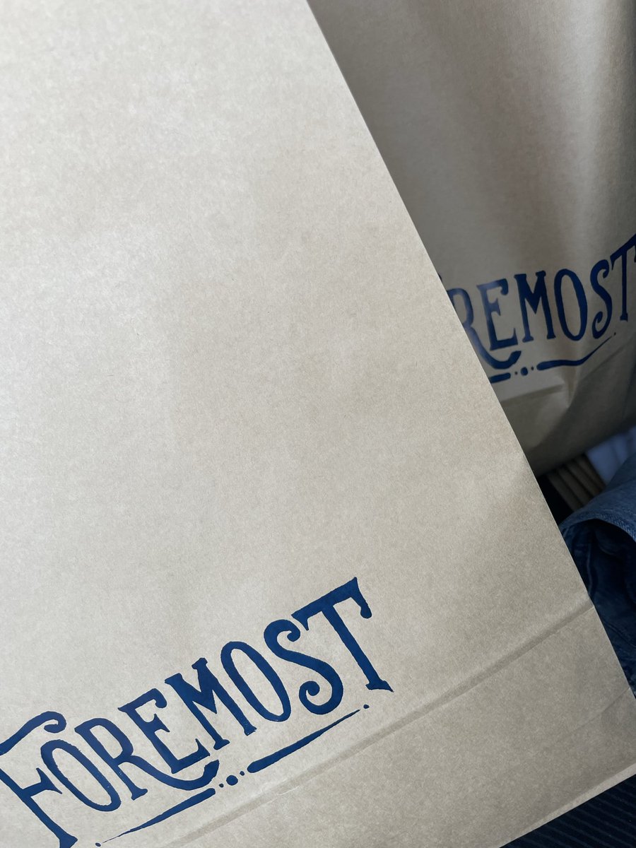 cosmicrayz77's tweet image. デート、3件目！
名店でお買い物！
#foremost