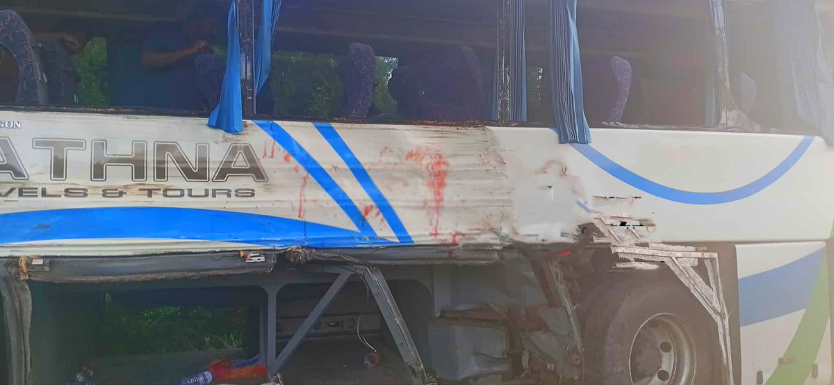 ThinakaranLK's tweet image. மதவாச்சி தனியார் சொகுசு பஸ் விபத்தில் 26 வயது இளைஞன் பலி

மேலதிக விபரம் &amp;gt;&amp;gt;&amp;gt; thinakaran.lk/?p=160025

#LuxuryBus #Accident #Death #Madawachchiya #Injured #Hospitalized #Thinakaran #SriLanka #LKA #SL