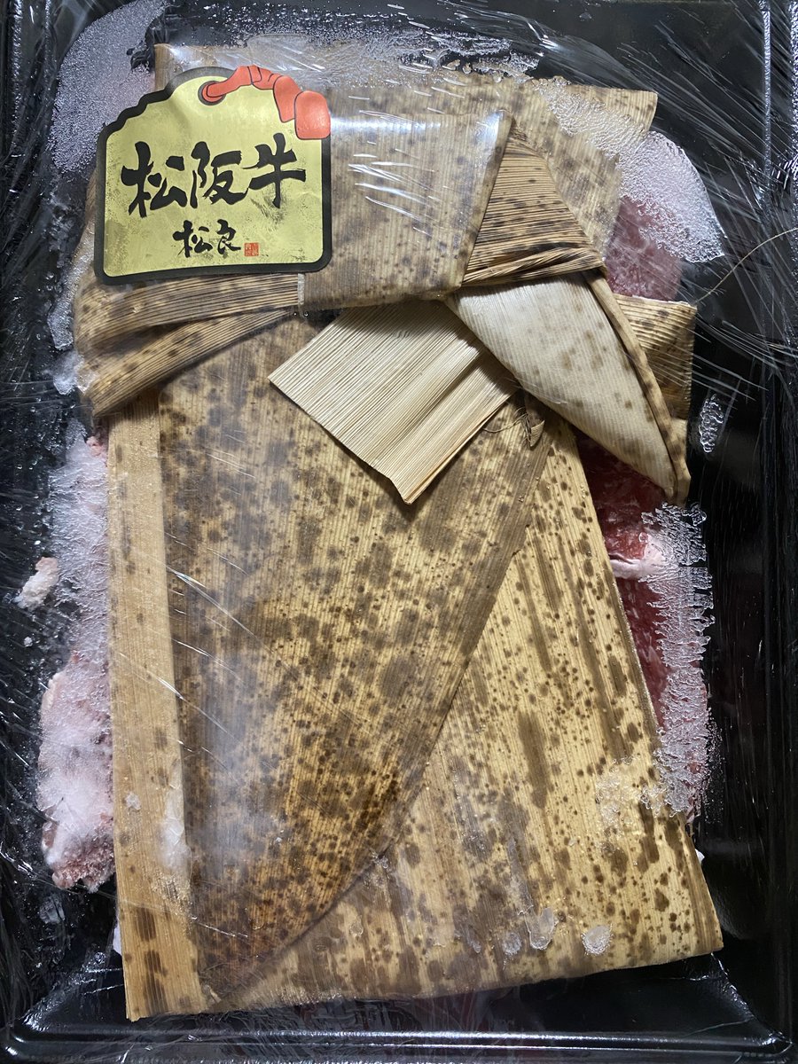 chocopanie's tweet photo. こちらも先日のお夕飯🍳
冷凍庫の整理で頂き物の立派なお肉をすき焼きに🐄🍲
脂が甘くて美味しかった〜🧡
翌日は残りをおうどんに！ https://t.co/X8Ul9fzrWz