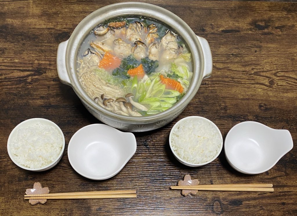 chocopanie's tweet photo. 先日のお夕飯🍳
頂き物の立派な牡蠣でお鍋🍲🦪
温かいものを食べてお腹から温まりたい季節になって来ましたね☺️ https://t.co/CNH2AZskMM
