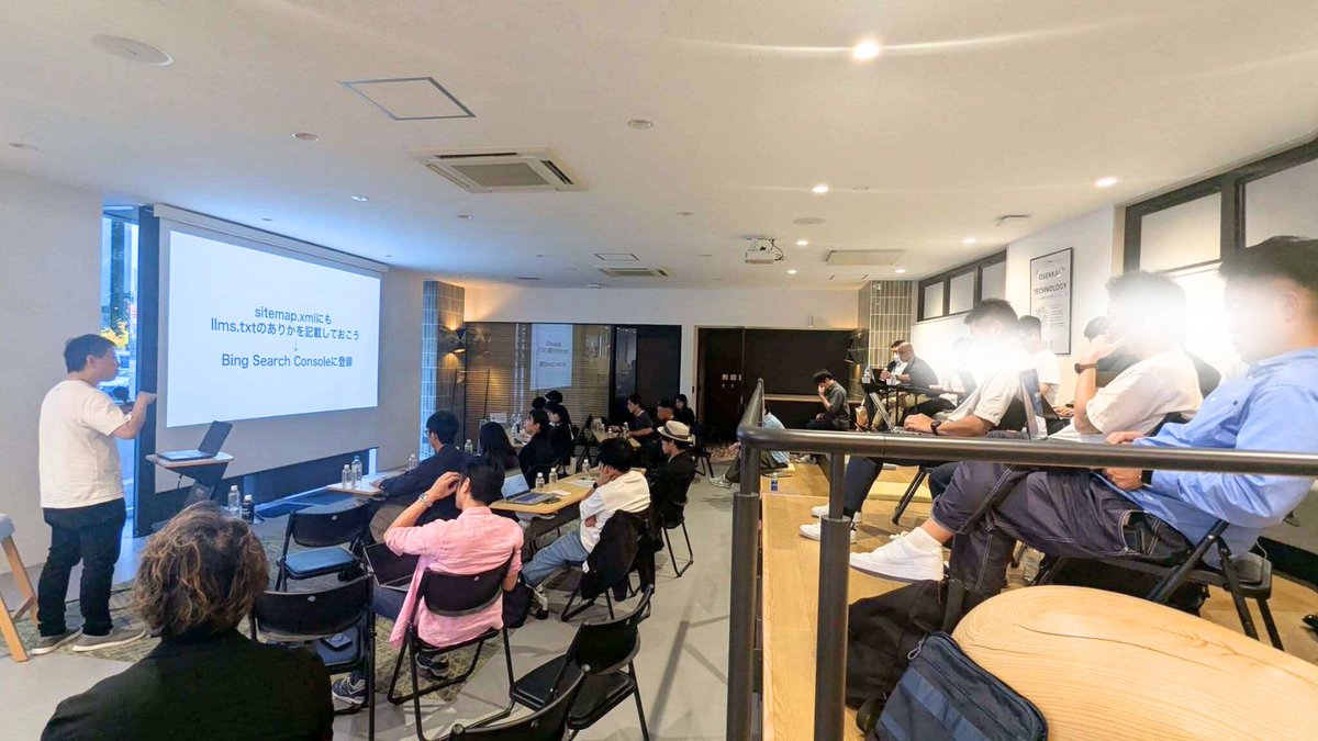 【登壇レポート in九州 ✍🏻✨️】
10/20(月)に九州で開催されたAI勉強会にて、弊社代表・武石が講師として登壇いたしました👨🏻‍🏫📕✨

経営者様20名➕社員様含め約40名の皆さまに、
 「AI×マーケティング活用」の最新事例と実践ノウハウを90分たっぷりお届けしました💡