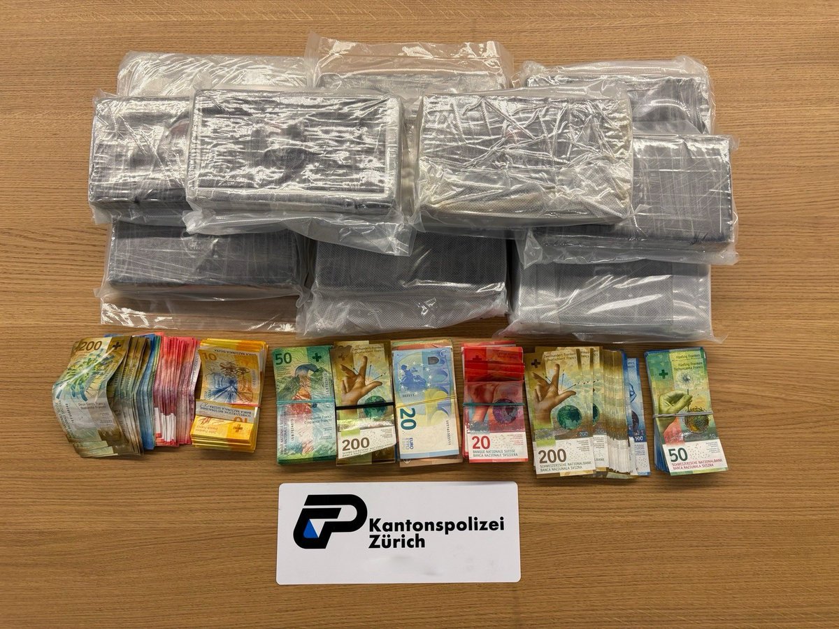 Zürich / Gretzenbach SO: Die Kantonspolizei Zürich hat diesen Dienstag  in Gretzenbach SO zwei Männer im Zusammenhang mit Drogenschmuggel verhaftet und dabei 11 Kilogramm Kokain sichergestellt.

zh.ch/de/news-uebers…