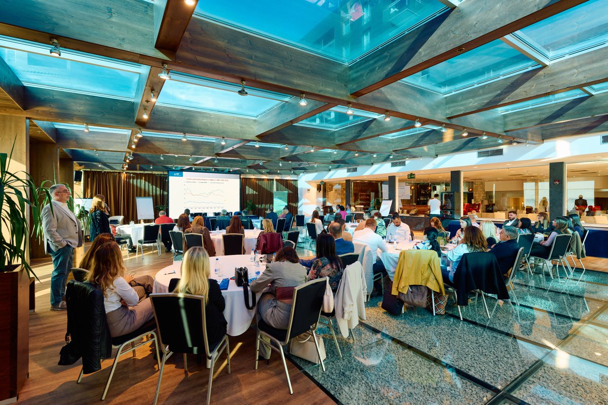 UNDP_Montenegro's tweet photo. Better planning, better results. 📈

Local officials from across 🇲🇪 strengthened their skills in planning and managing capital projects through a workshop on effective public investment — helping municipalities turn good ideas into well-prepared, fundable projects. 🎯💡 https://t.co/YX2TmIGAF8