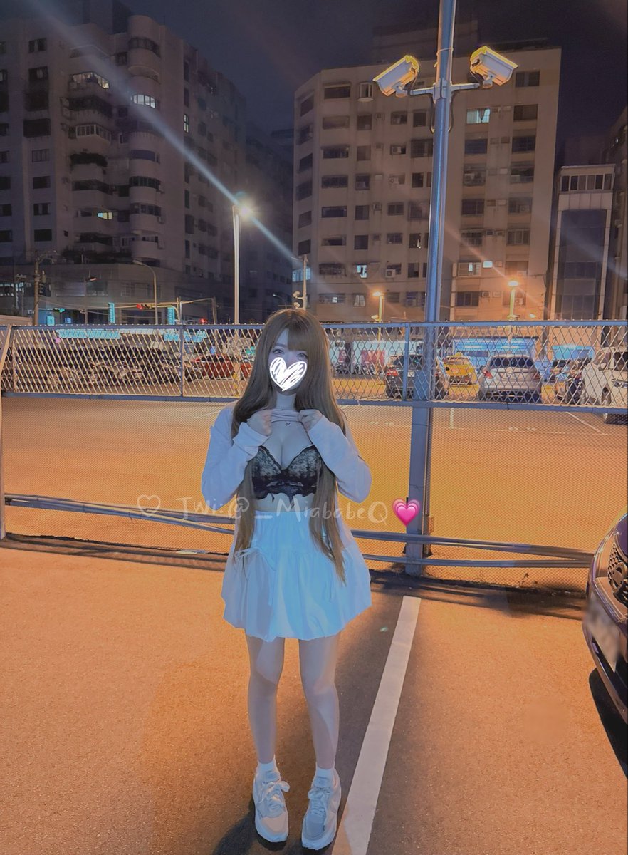 夜太美，我只想讓你心慌一點💫

#野外露出 
#黑色蕾絲