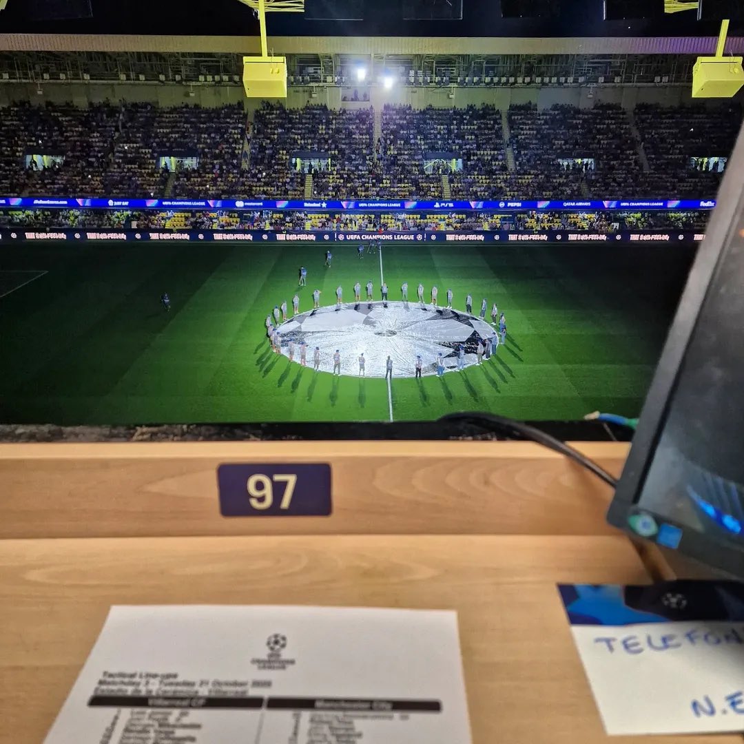 Disfrutando del fútbol desde otro punto de vista. GRACIAS <a href="/guilleuzquiano/">Guille Uzquiano</a> y Enrique Pastor por hacérmelo tan fácil. <a href="/MovistarFutbol/">Fútbol en Movistar Plus+</a> 📺 #LaCasaDelFútbol