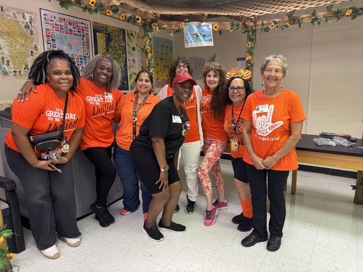RobertRenick3's tweet image. Today our Rattlers wore orange in support of Bullying Prevention #UnityDay2025 ~ Thanks to @BarryUniversity for your day of service and coming out to support our students and our school. 🧡#YourBestChoiceMDCPS @MDCPSNorth