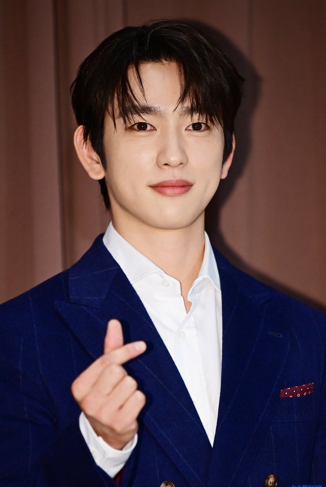 jyverse2's tweet image. so thankful jinyoung and brunello cucinelli crossed paths