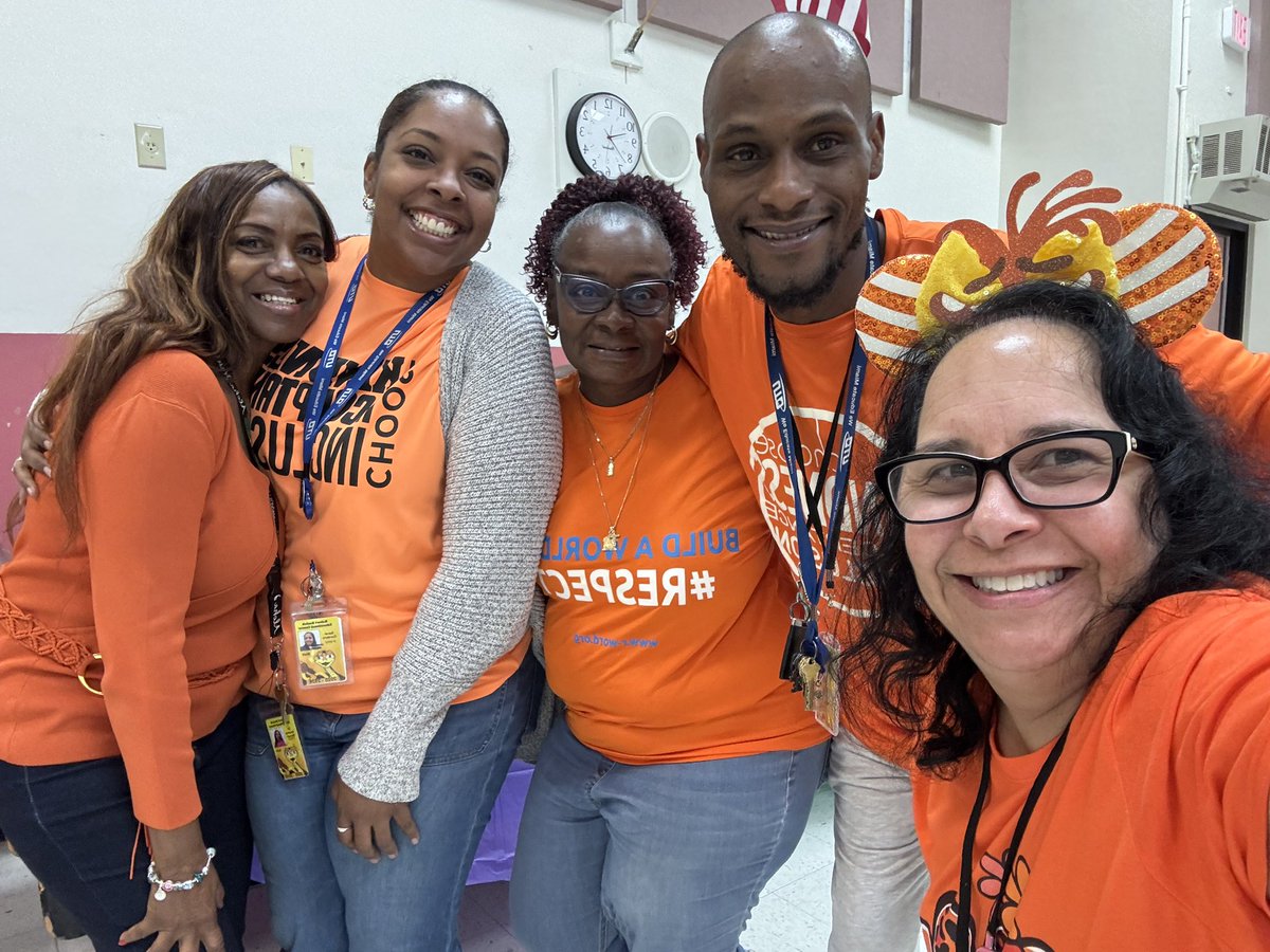 RobertRenick3's tweet image. Today our Rattlers wore orange in support of Bullying Prevention #UnityDay2025 ~ Thanks to @BarryUniversity for your day of service and coming out to support our students and our school. 🧡#YourBestChoiceMDCPS @MDCPSNorth