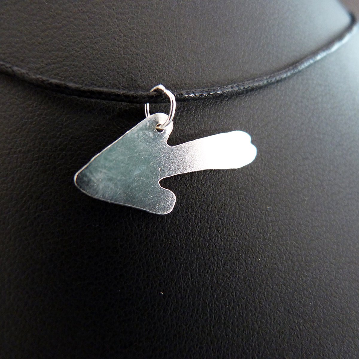 Caminante, no hay camino...  Colgante de plata Flecha ➞ del #CaminodeSantiago 🚶🏾🚶🏾‍♀️🚶🏾‍♂️

👉 bit.ly/3Haajxj

#plata925 #joyeríaartesanal #hechoamano #envíogratis