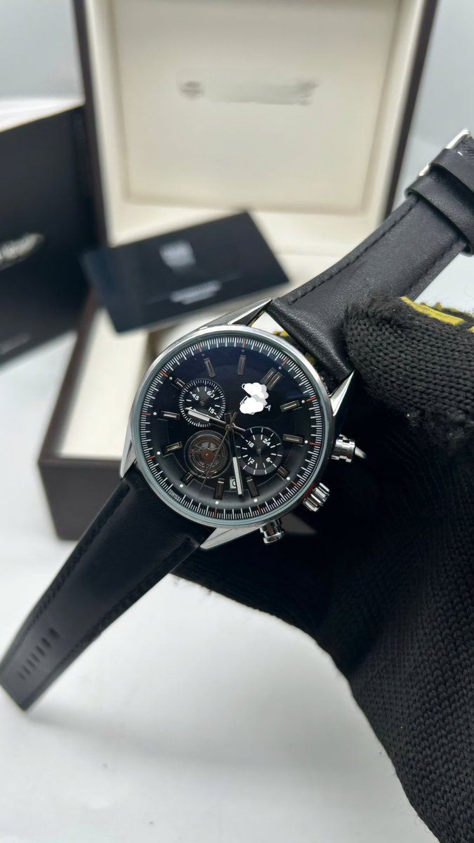 munaivory's tweet photo. C. A. R. R. E. R. A   Leather Wristwatch with working Chronograph 
____
Proce: N 35,000 each 
____
Location: Lagos https://t.co/pCSBnom4K1