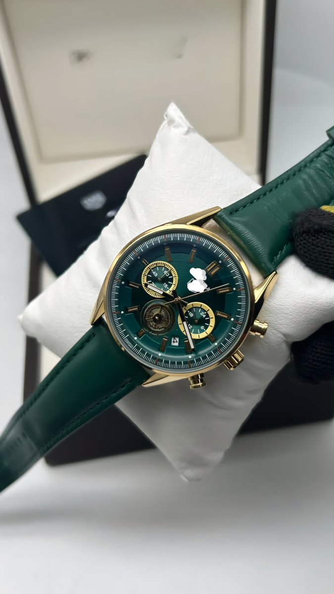 munaivory's tweet photo. C. A. R. R. E. R. A   Leather Wristwatch with working Chronograph 
____
Proce: N 35,000 each 
____
Location: Lagos https://t.co/pCSBnom4K1