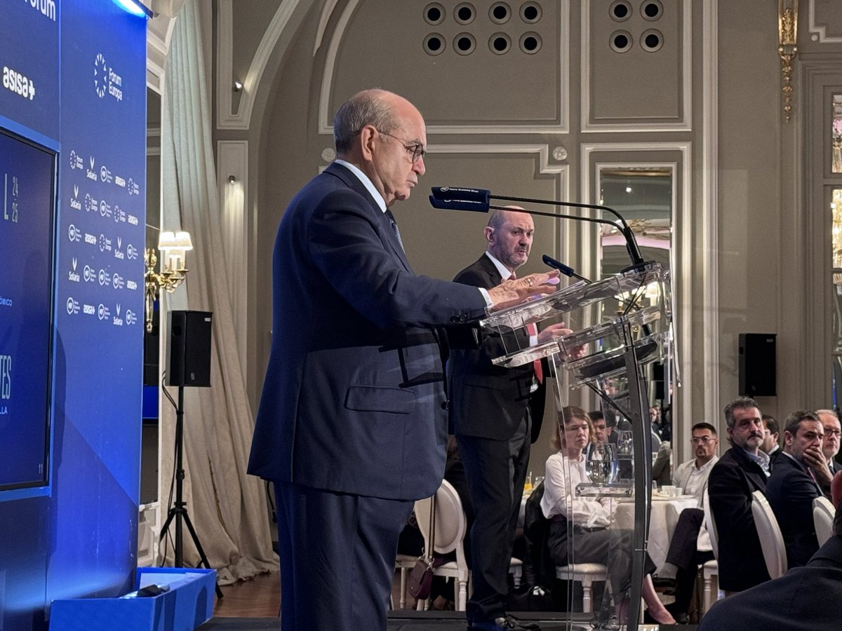 El presidente de la <a href="/rfef/">RFEF</a> Rafael Louzán anuncia que este año van a cerrar con ingresos récord de 400 mill

“La Supercopa en Arabia genera 51 mill de euros directos para el fútbol español además de 26 mill para el fútbol no profesional. Vale la pena ir”

<a href="/NewEconomyForum/">New Economy Forum</a>