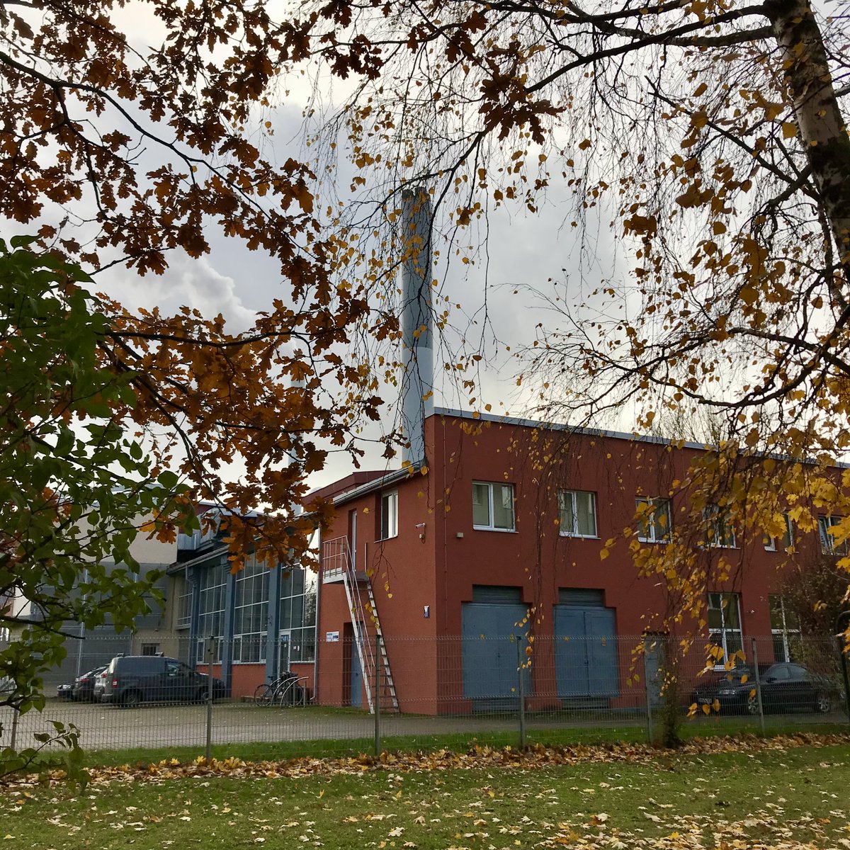 VSiltums's tweet photo. Pirmajā pusgadā 99,6% siltumenerģijas esam saražojuši ar šķeldu, tostarp vairāk nekā 15,5% ar dūmgāzu kondensatoru, kas sniedz iespēju atkārtoti izmantot dūmgāzēs esošo siltumu. 🏭 https://t.co/AmZ0NYkrOW