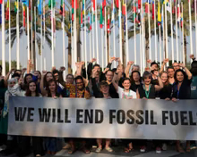 intl_source's tweet image. #corporateaccountability #environmentaljustice #climatechange
Philippine storm survivors sue Shell, marking a pivotal moment in the fight for climate justice and corporate accountability.
intlsource.net/en/public/arti…