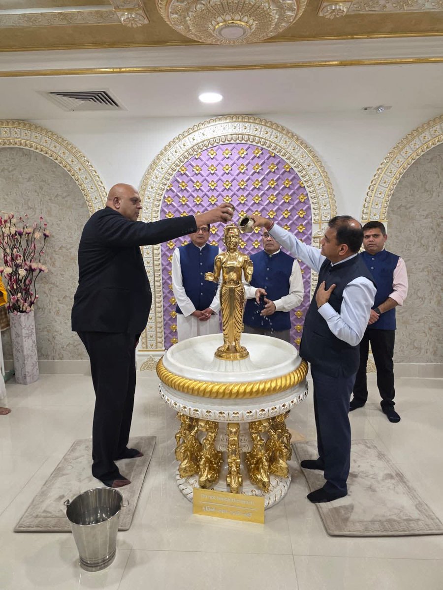 priteshpatel00's tweet image. A beautiful day celebrating the Hindu New Year, visiting 12 Mandir&apos;s across Harrow and beyond for Darshan. Some highlights of the day with The Mayor of Harrow, Cllr Anjana Patel, Member of Parliament for Harrow East, Bob Blackman, Cllr colleagues &amp;amp; family. Nutan Varsh Abhinandan.