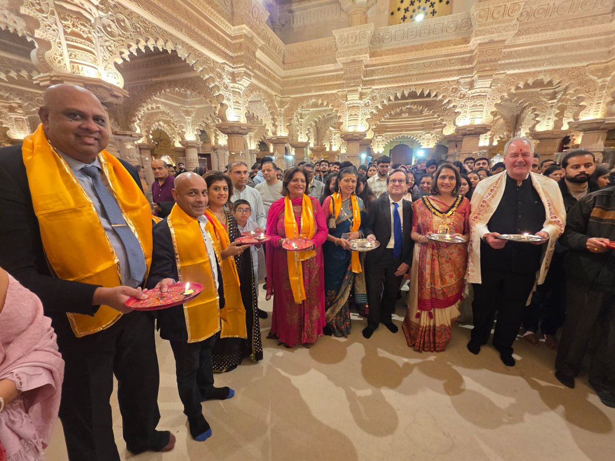 priteshpatel00's tweet image. A beautiful day celebrating the Hindu New Year, visiting 12 Mandir&apos;s across Harrow and beyond for Darshan. Some highlights of the day with The Mayor of Harrow, Cllr Anjana Patel, Member of Parliament for Harrow East, Bob Blackman, Cllr colleagues &amp;amp; family. Nutan Varsh Abhinandan.