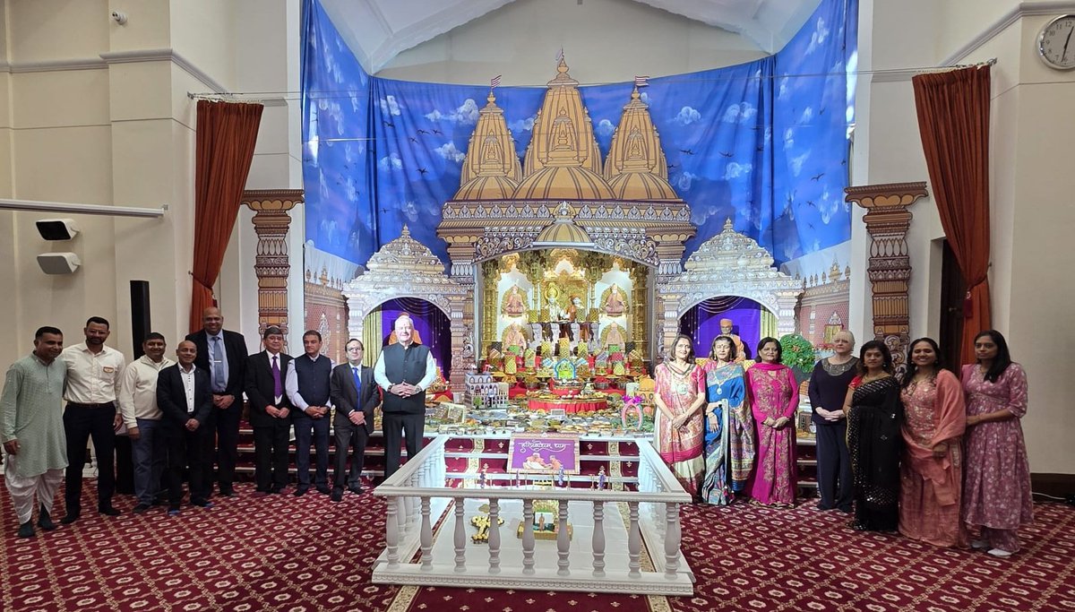 priteshpatel00's tweet image. A beautiful day celebrating the Hindu New Year, visiting 12 Mandir&apos;s across Harrow and beyond for Darshan. Some highlights of the day with The Mayor of Harrow, Cllr Anjana Patel, Member of Parliament for Harrow East, Bob Blackman, Cllr colleagues &amp;amp; family. Nutan Varsh Abhinandan.